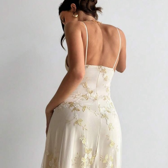 Elegant Deep V Ruched Bust Embroidered Fitted Waist Romantic Embroidered Maxi - Picture 2 of 4